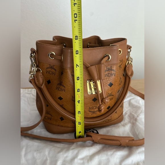 MCM cognac bucket bag with dustbag - Picture 5 of 15